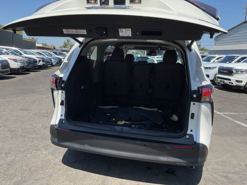 Used 2021 Toyota Sienna XLE FWD image 24