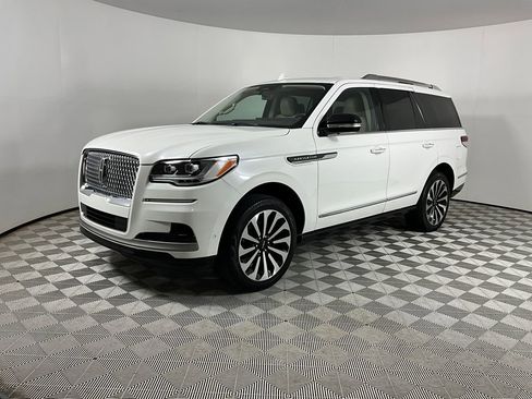 Used 2022 Lincoln Navigator Reserve image 1