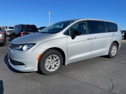 Used 2024 Chrysler Voyager LX image 6