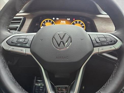 Used 2025 Volkswagen Atlas SEL Premium R-Line image 21