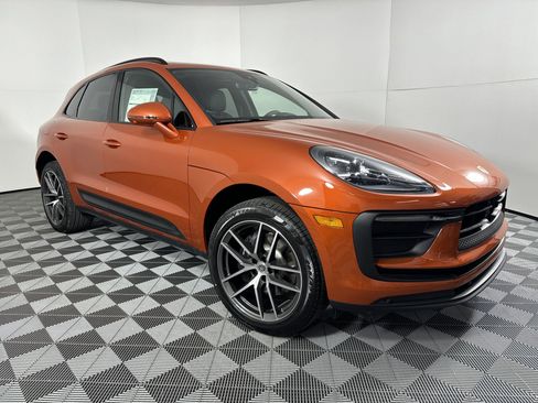 Used 2025 Porsche Macan image 7