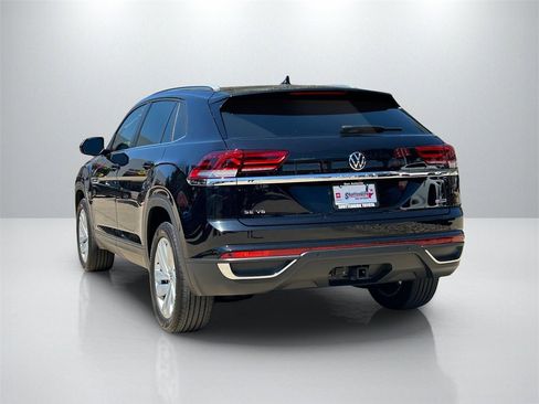 Used 2022 Volkswagen Atlas Cross Sport SE image 6