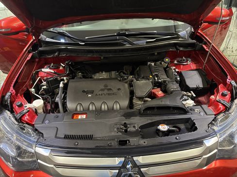 Used 2015 Mitsubishi Outlander SE image 12