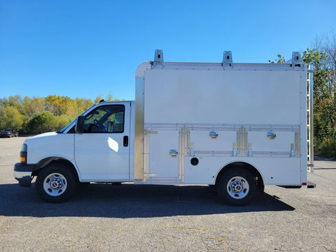 New 2025 GMC Savana 3500 w/ Power Convenience Package image 2