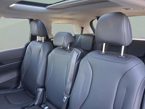 New 2026 Kia Carnival SX FWD image 9