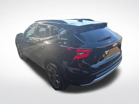Used 2025 Chevrolet Trax LT FWD image 7