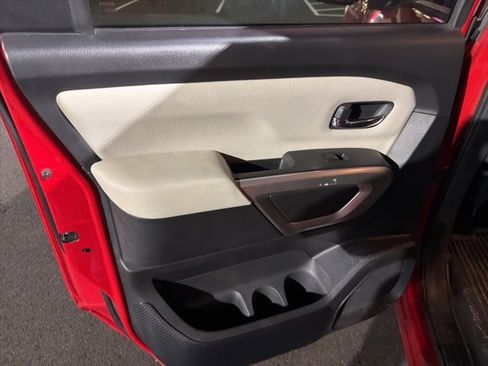 Used 2022 Nissan Titan SV w/ SV Convenience Package image 14