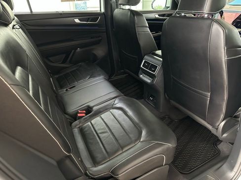 Used 2024 Volkswagen Atlas Cross Sport SEL R-Line AWD/4WD image 19