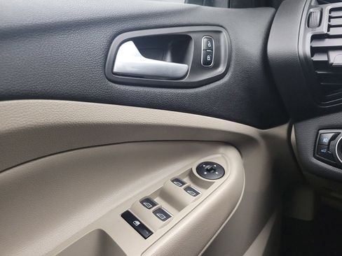 Used 2017 Ford Escape SE w/ SE Leather Comfort Package image 27