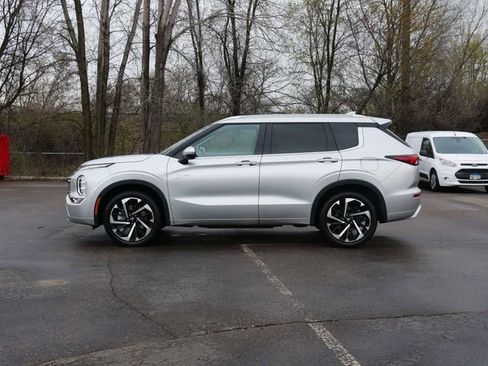 Used 2025 Mitsubishi Outlander SEL AWD/4WD image 3