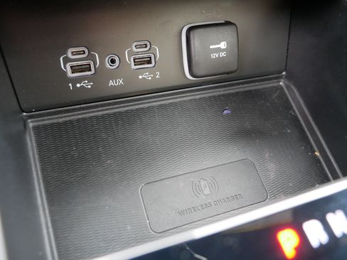 Used 2024 Jeep Grand Cherokee Limited w/ Luxury Tech Group II image 35