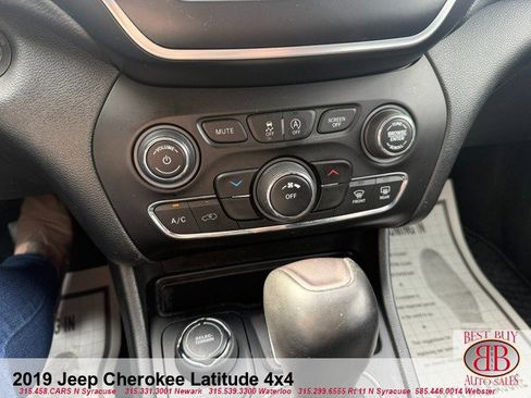 Used 2019 Jeep Cherokee Latitude Plus w/ Cold Weather Group AWD/4WD image 32