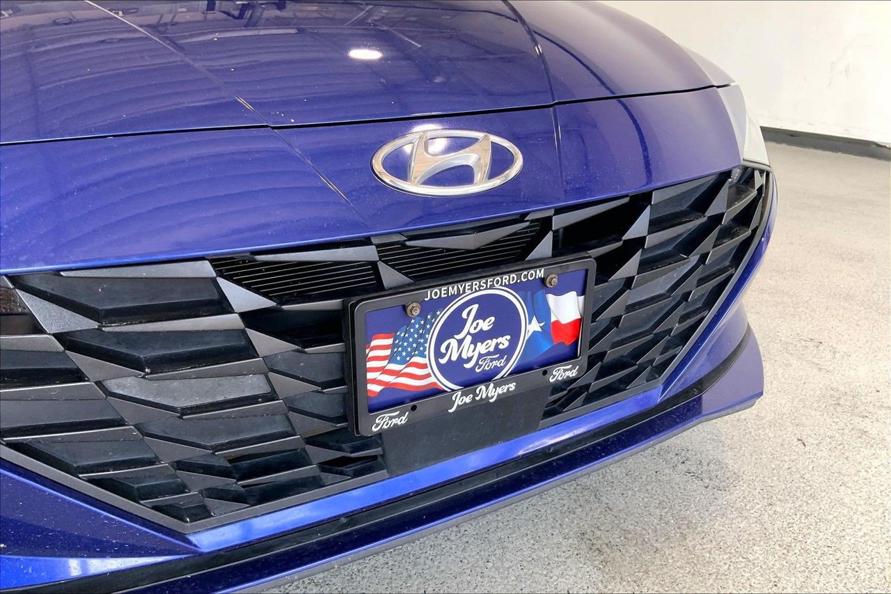 Used 2023 Hyundai Elantra SEL w/ Convenience Package FWD image 7
