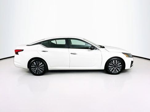 Used 2025 Nissan Altima 2.5 SV image 10