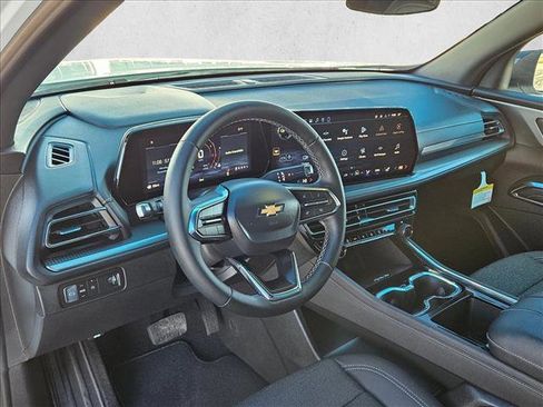 New 2026 Chevrolet Traverse LT image 3