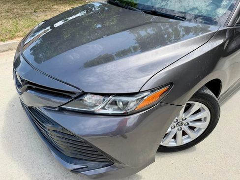 Used 2018 Toyota Camry LE FWD image 11