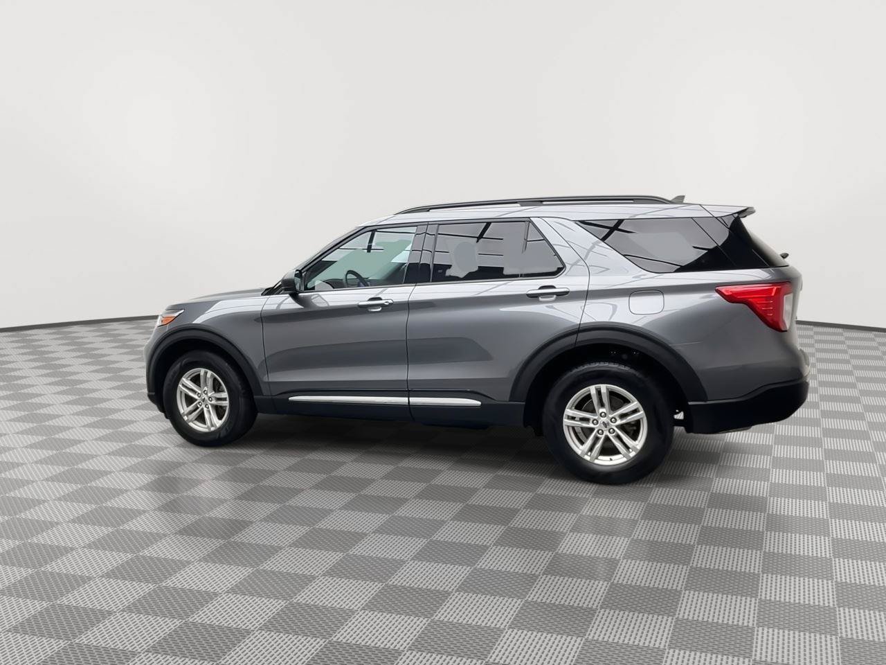 Used 2022 Ford Explorer XLT AWD/4WD image 36