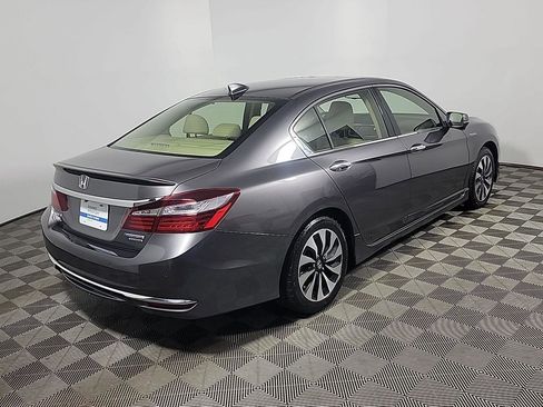 Used 2017 Honda Accord Touring image 4