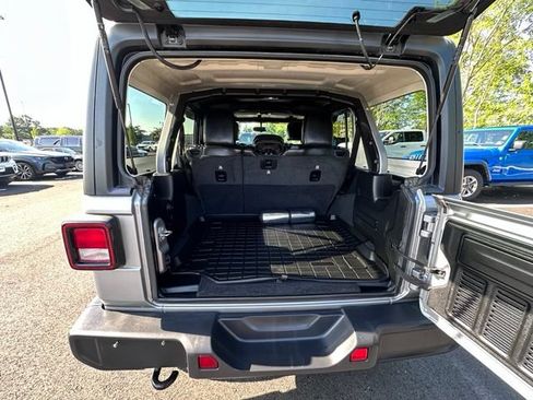 Used 2020 Jeep Wrangler Unlimited Sahara AWD/4WD image 14