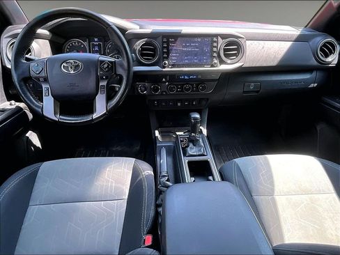 Used 2021 Toyota Tacoma TRD Off-Road w/ Technology Package AWD/4WD image 18