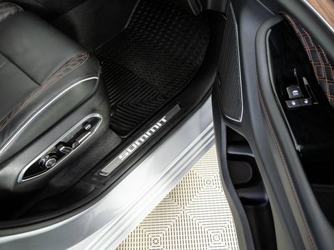 Used 2023 Jeep Grand Cherokee Summit w/ Luxury Tech Group V AWD/4WD image 26