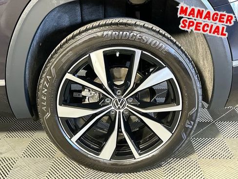 Used 2025 Volkswagen Atlas SEL Premium R-Line image 33