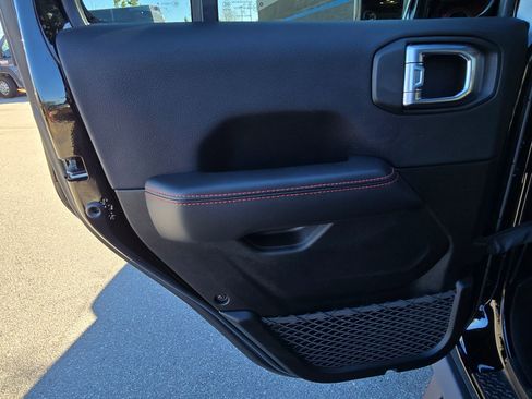 Used 2023 Jeep Wrangler Unlimited Rubicon image 23