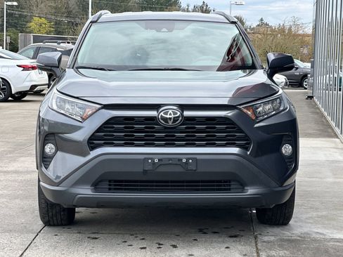 Used 2021 Toyota RAV4 XLE w/ XLE Grade Weather Package image 8