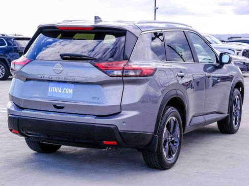 Used 2024 Nissan Rogue SV w/ SV Premium Package FWD image 4