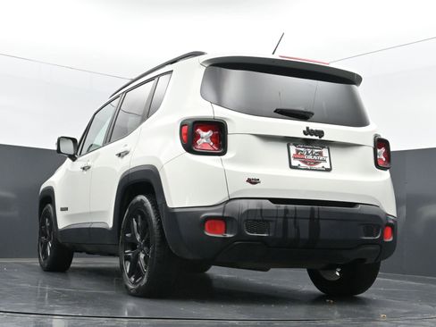 Used 2017 Jeep Renegade Altitude FWD image 38