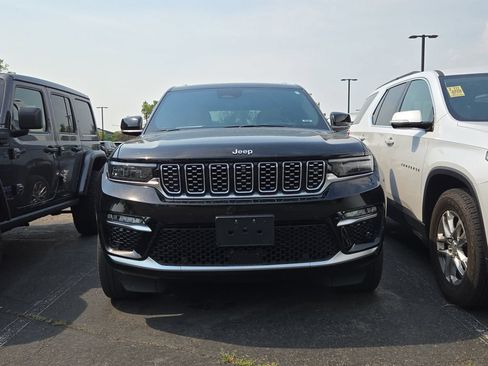 Used 2022 Jeep Grand Cherokee Summit w/ Adv Protech Group IV AWD/4WD image 3
