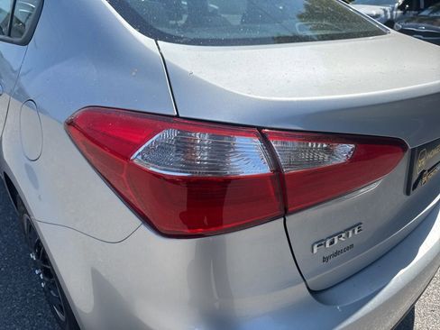 Used 2016 Kia Forte EX FWD image 9