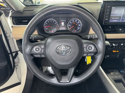 Used 2019 Toyota RAV4 LE FWD image 23