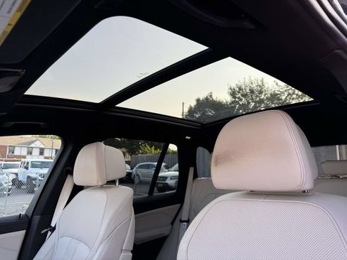 Used 2020 BMW X5 xDrive50i w/ Premium Package AWD/4WD image 28