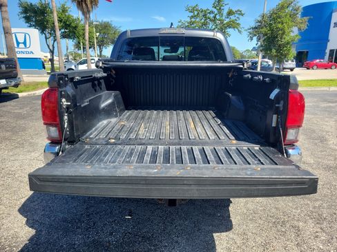 Used 2021 Toyota Tacoma SR5 RWD image 11