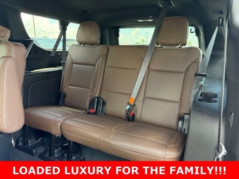 Used 2022 Chevrolet Suburban High Country AWD/4WD image 16