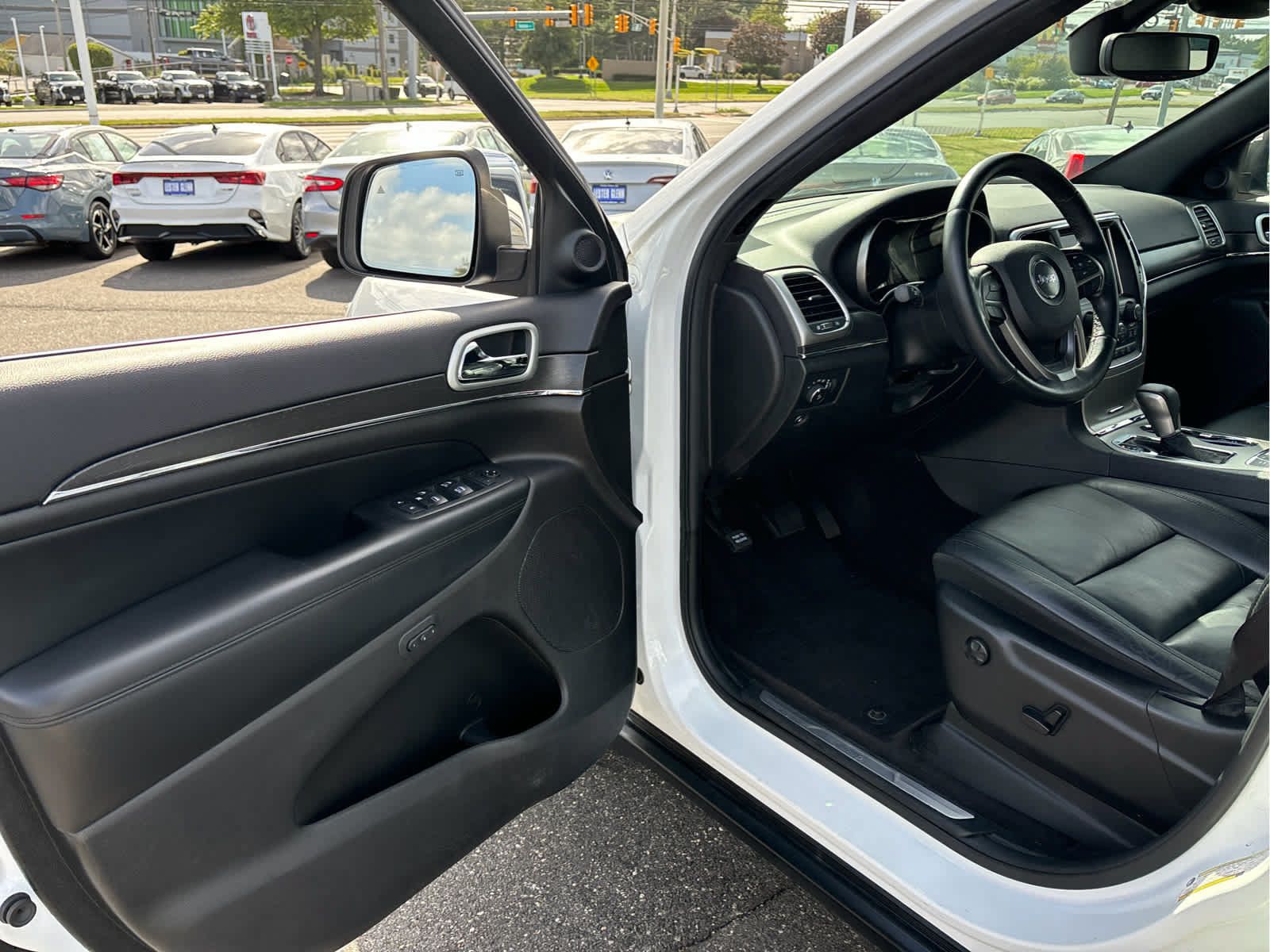 Used 2018 Jeep Grand Cherokee Limited AWD/4WD image 7