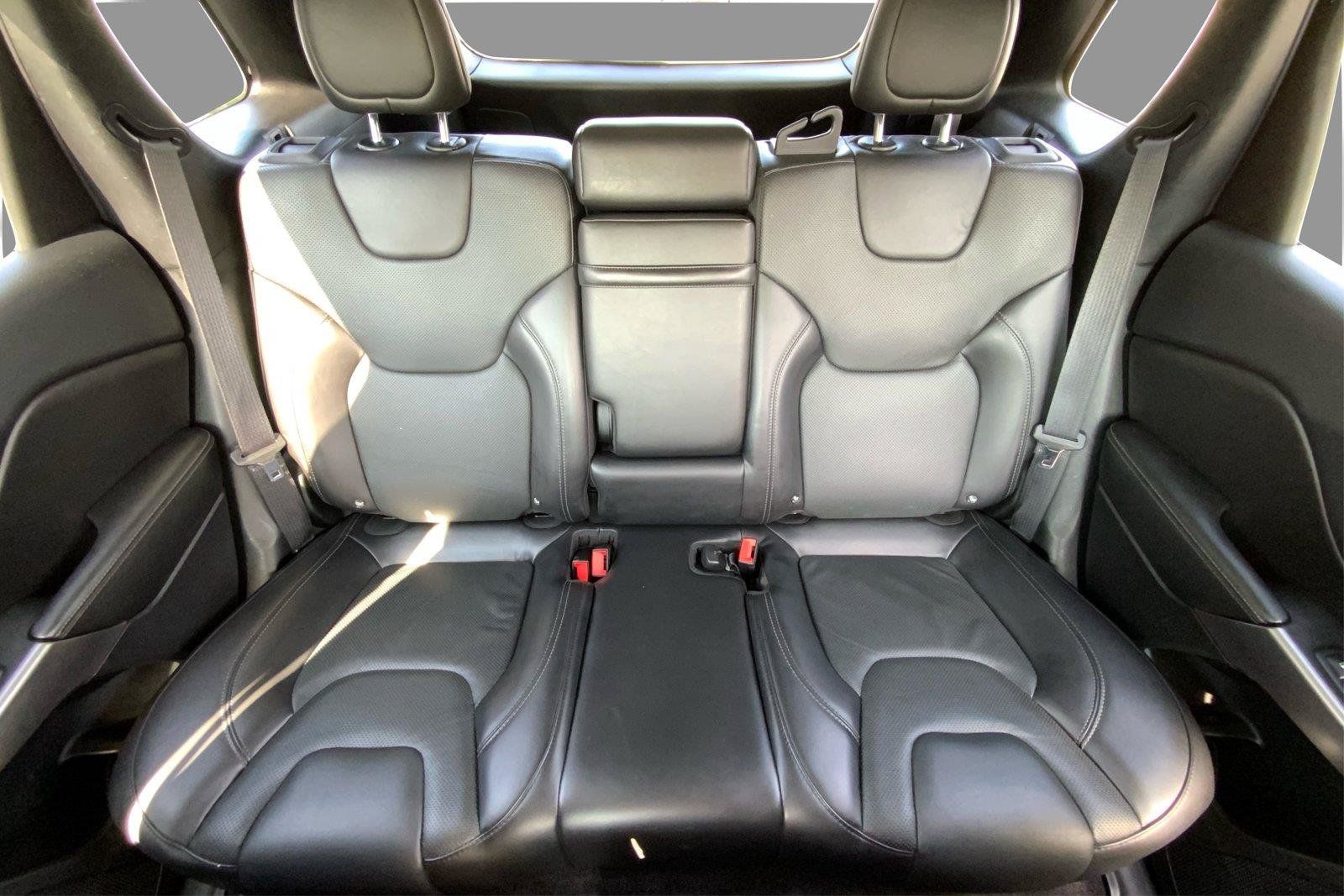 Used 2019 Jeep Cherokee Limited AWD/4WD image 14