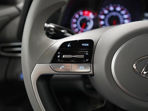 Used 2022 Hyundai Elantra SEL image 26