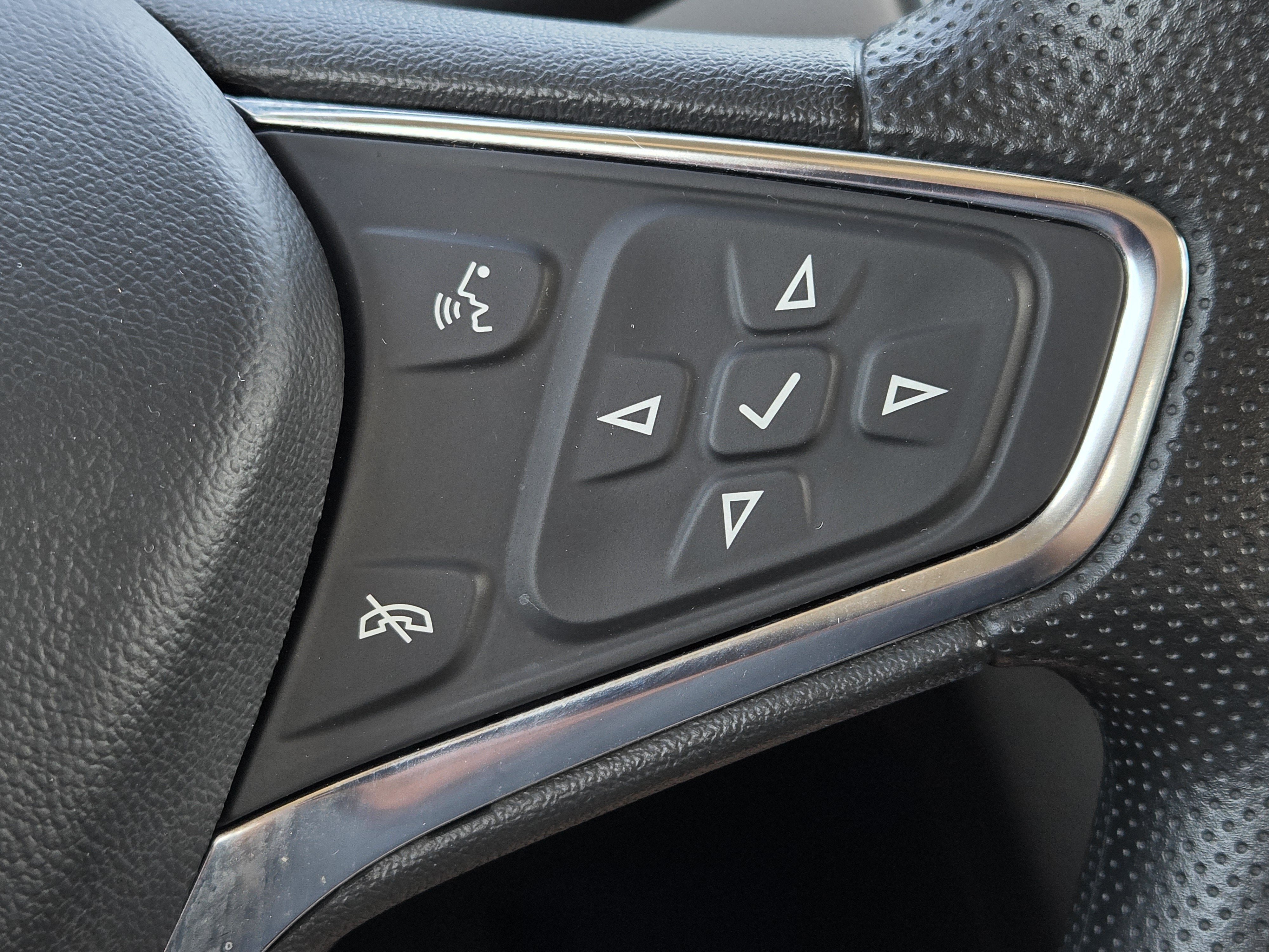 Used 2024 Chevrolet Equinox LS w/ Driver Confidence II Package FWD image 20