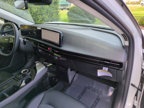New 2025 Kia EV6 Light RWD image 50