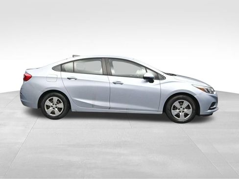 Used 2017 Chevrolet Cruze LS FWD image 6