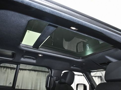 Used 2025 Land Rover Defender 110 S image 58