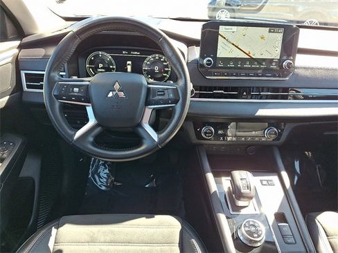 Used 2024 Mitsubishi Outlander SE image 12
