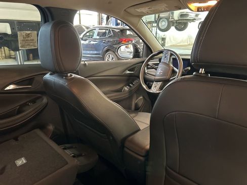 Used 2024 Buick Encore GX Preferred FWD image 12