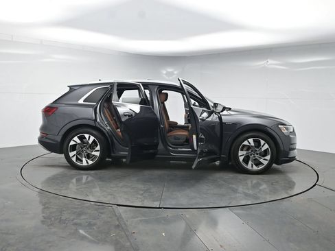 Used 2022 Audi e-tron Premium AWD/4WD image 48