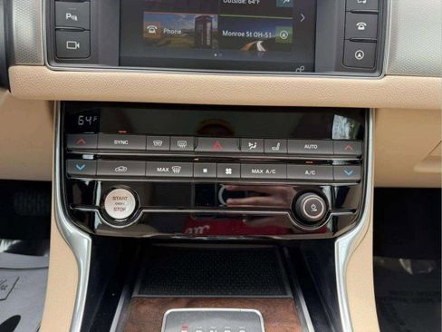 Used 2018 Jaguar XF Prestige AWD/4WD image 16