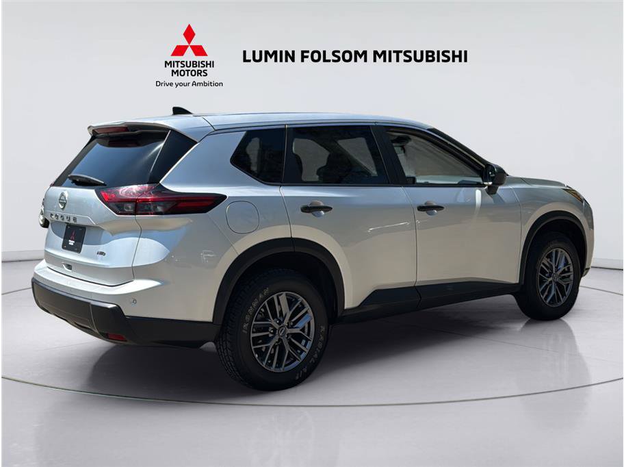 Used 2024 Nissan Rogue S AWD/4WD image 5
