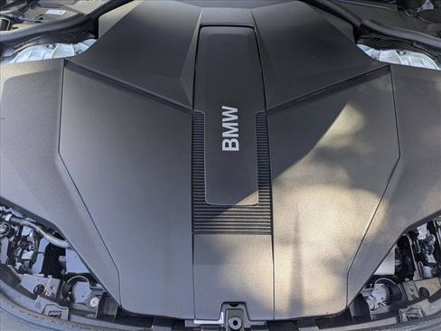 Used 2025 BMW i7 eDrive50 w/ Premium Package RWD image 21
