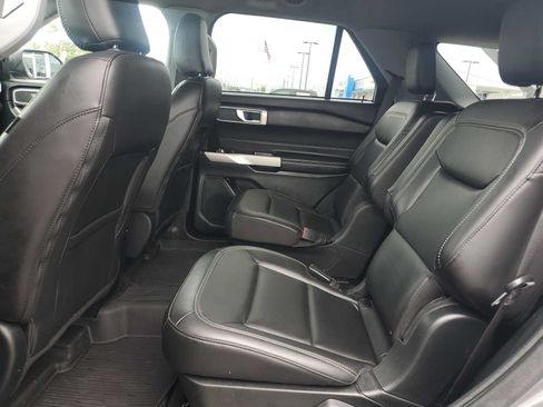 Used 2023 Ford Explorer XLT w/ Equipment Group 202A RWD image 18